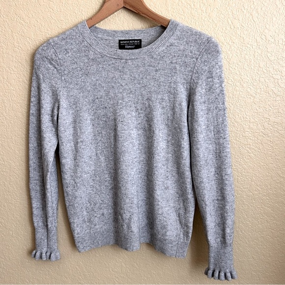Banana Republic Pullover Sweater - Picture 1 of 8